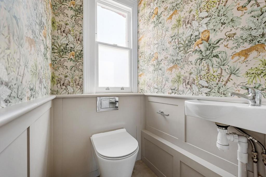 Bathroom (2).JPG