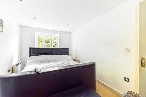 2 bedroom flat for sale - Eaton Avenue, Slough