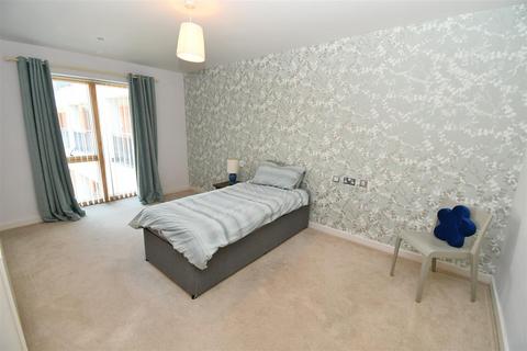 2 bedroom retirement property for sale, Queensway, Leamington Spa