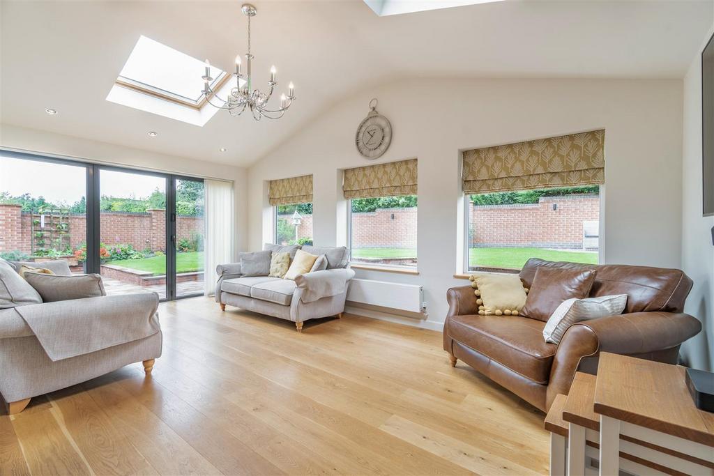 Birch Grove, Mansfield 4 bed detached house for sale £450,000