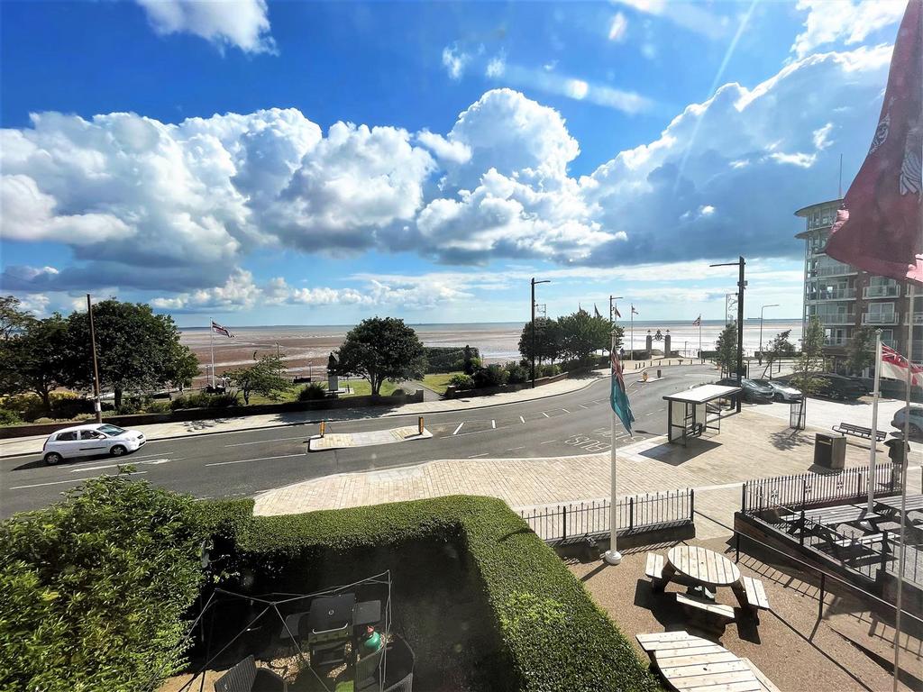 Knoll Street, Cleethorpes, NE LINCS... 2 bed flat £120,000