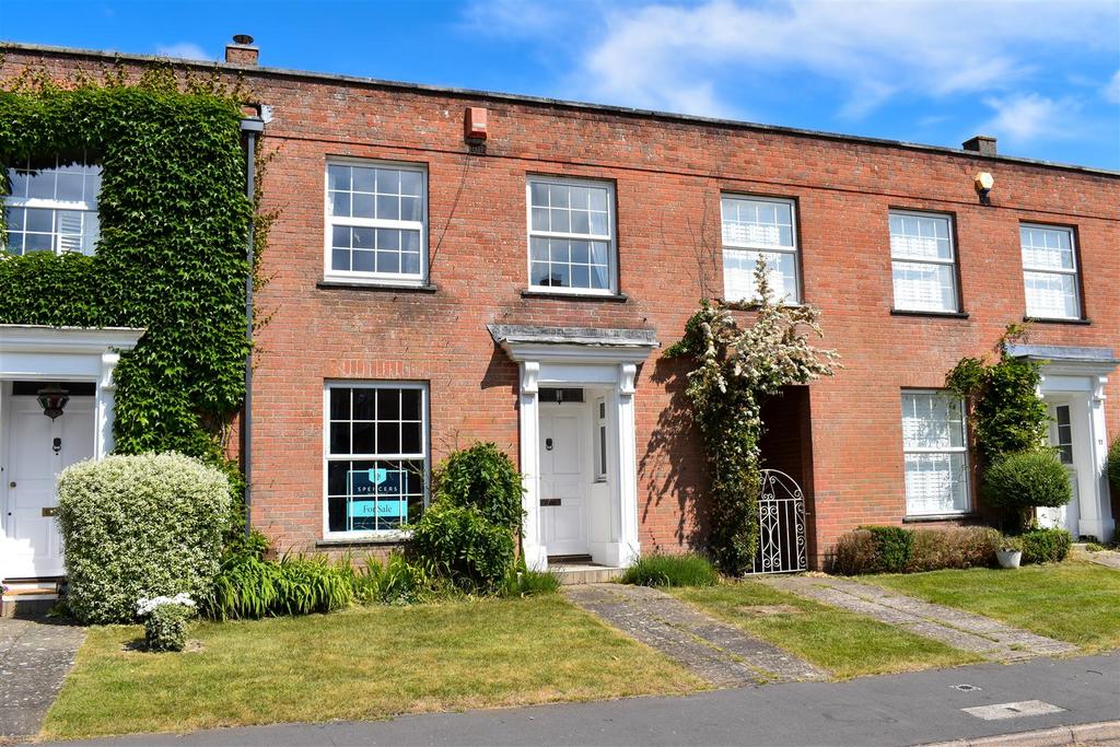 Wykeham Place, Lymington 3 bed terraced house £1,700 pcm (£392 pw)