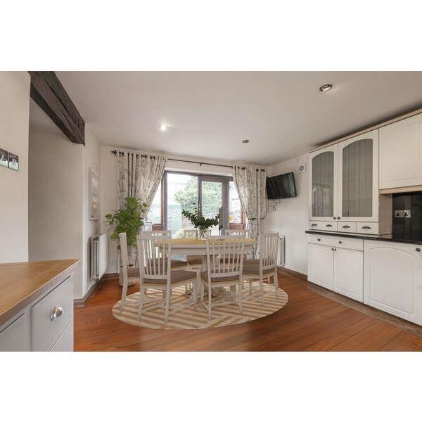 Kitchen2.jpg