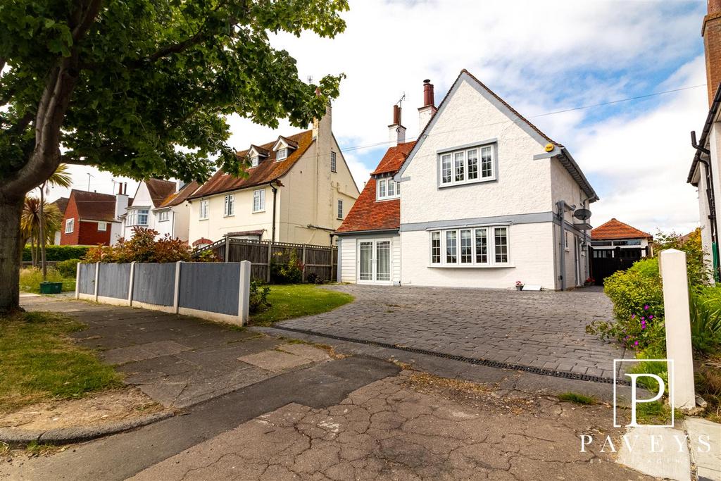 Glebe Way, FrintonOnSea 4 bed detached house for sale £685,000