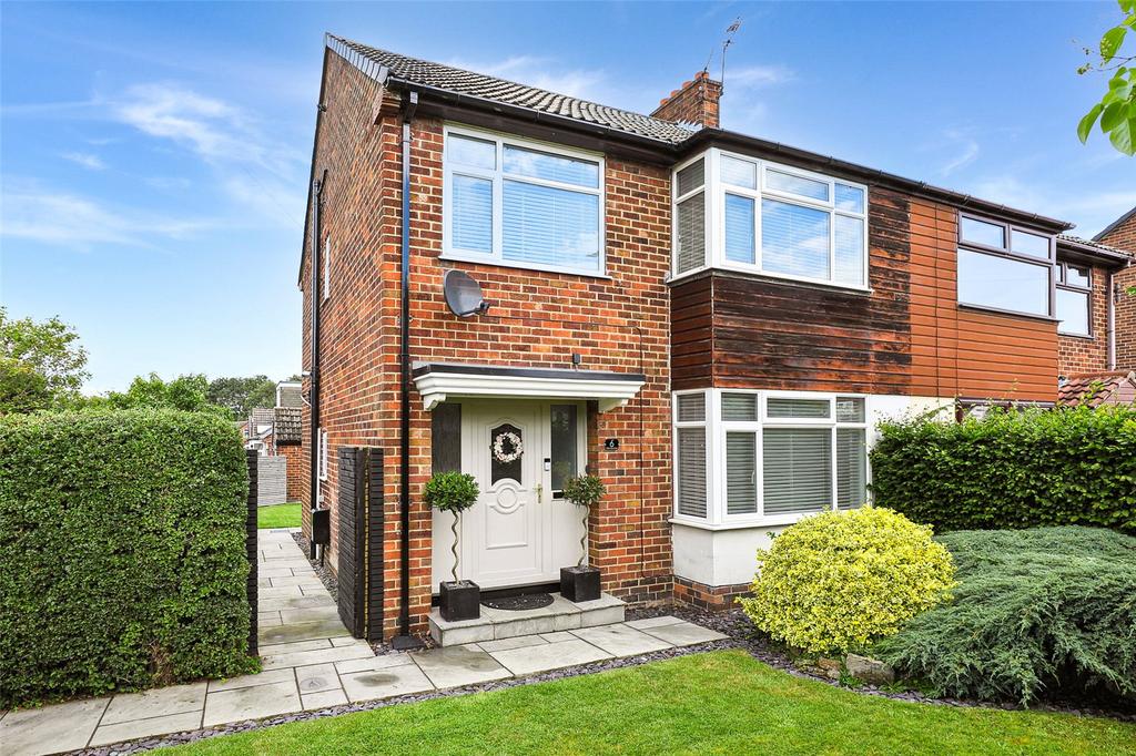 Deneside, Ossett, West Yorkshire, WF5 3 bed semidetached house for