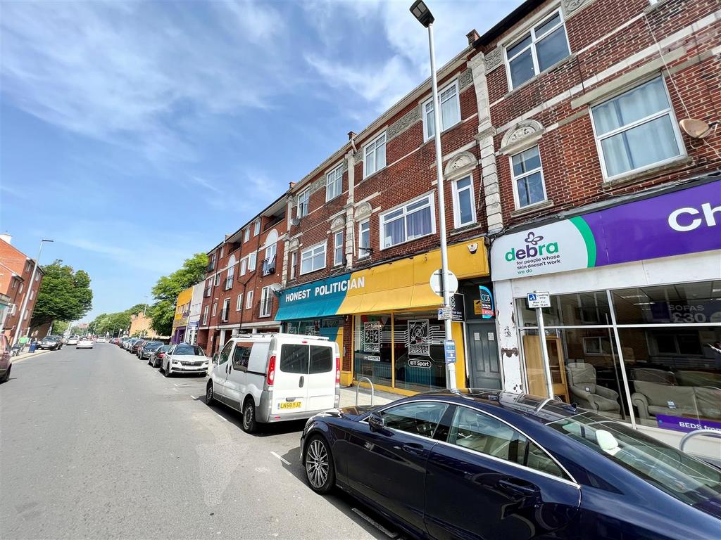 Elm Court, Elm Grove 2 bed apartment £900 pcm (£208 pw)