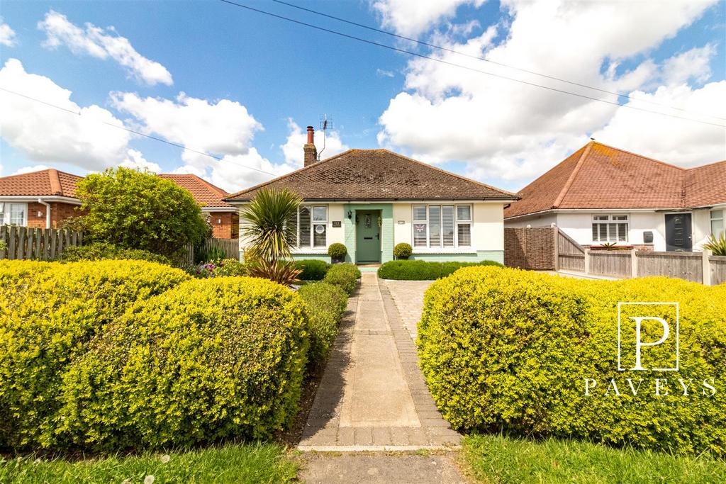 Walton Road, FrintonOnSea 2 bed detached bungalow for sale £395,000