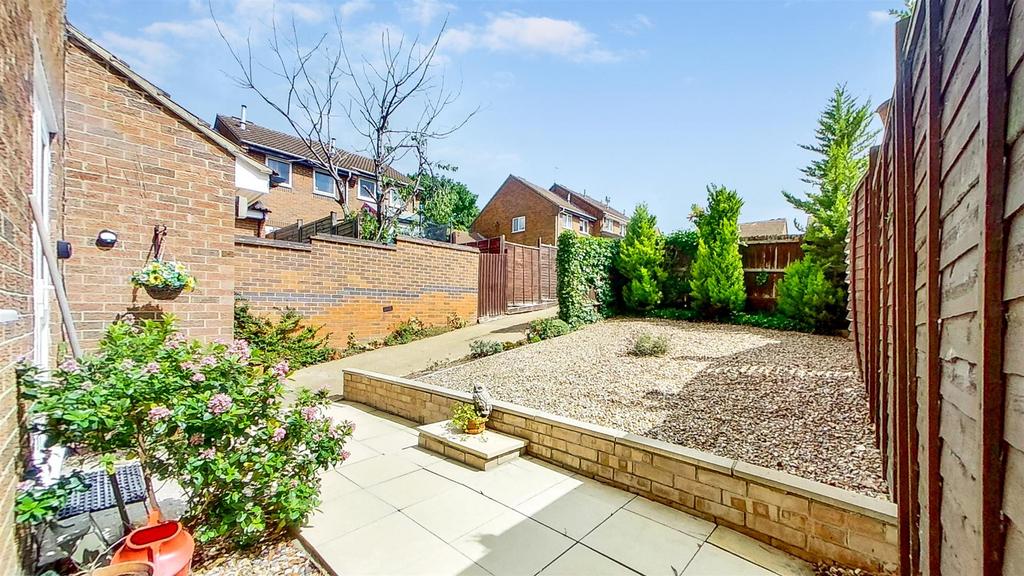 Lothersdale, Heelands, Milton Keynes 3 bed semidetached house for sale