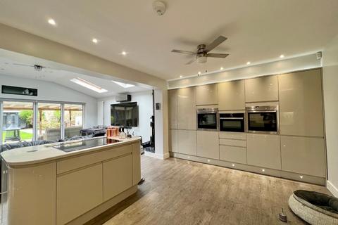 7 Hartwell Close, Northampton, NN2 8TT