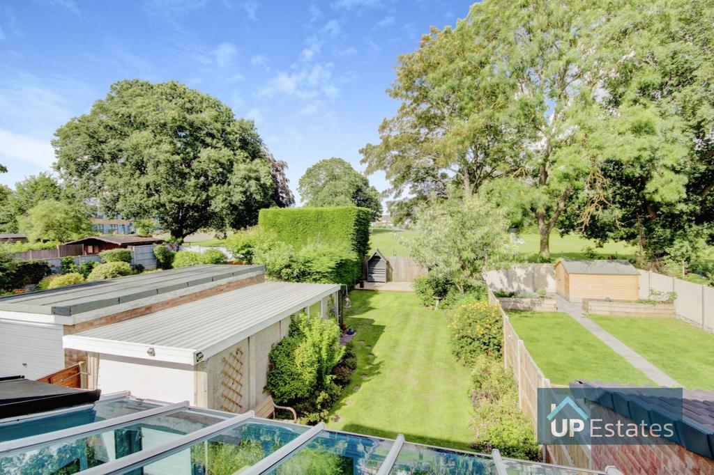 Frankton Avenue, Styvechale, Coventry 3 bed semidetached house for