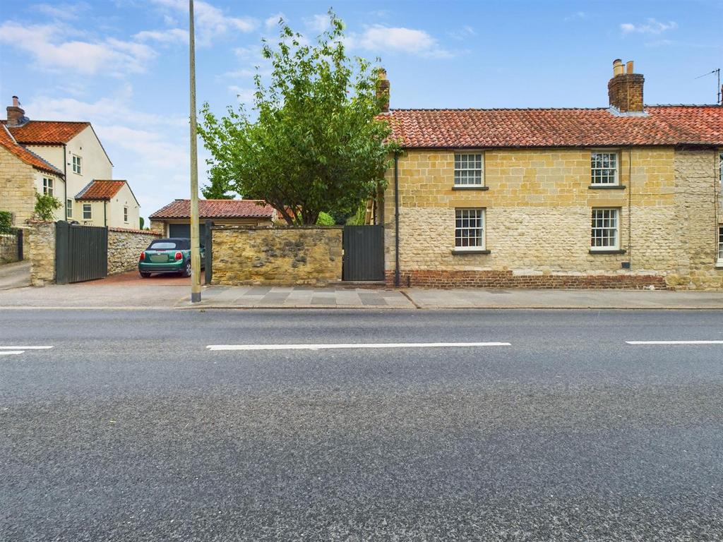25, Town Street, Old Malton, Malton... 2 bed semidetached house £385,000