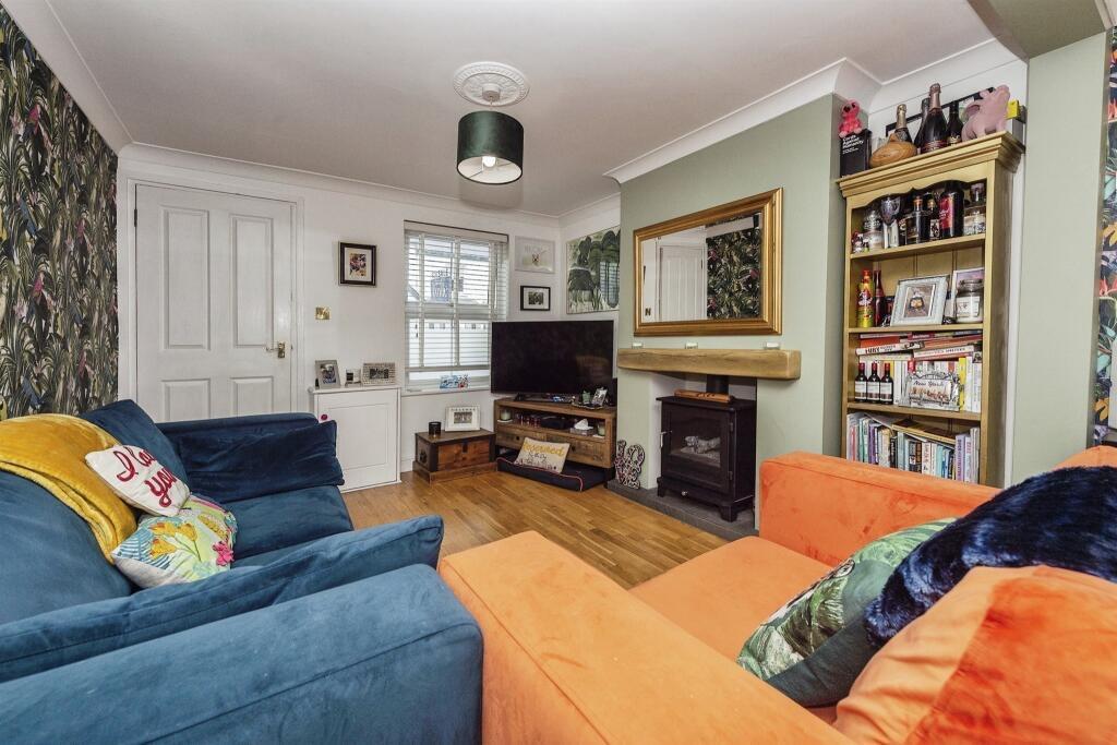Astley Road, Hemel Hempstead HP1 2 bed terraced house £365,000