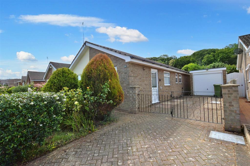Abbey Park, Beeston Regis, Sheringham 2 bed detached bungalow for sale £290,000
