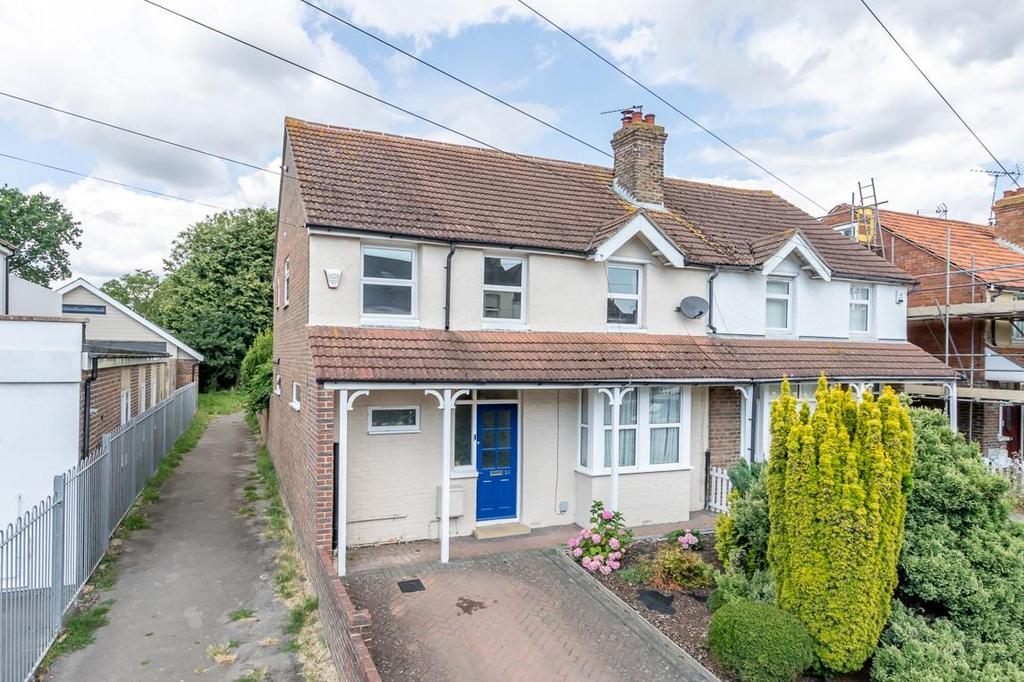 Hawthorn Road, Bognor Regis 4 bed semidetached house for sale £365,000