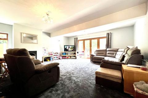 4 bedroom chalet for sale, Vincent Close, Corringham, SS17