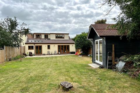 4 bedroom chalet for sale, Vincent Close, Corringham, SS17