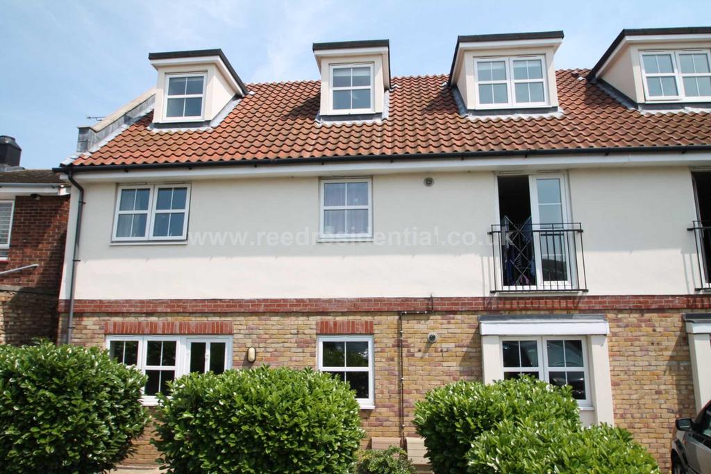Ness Road, Shoeburyness 2 bed apartment for sale £180,000
