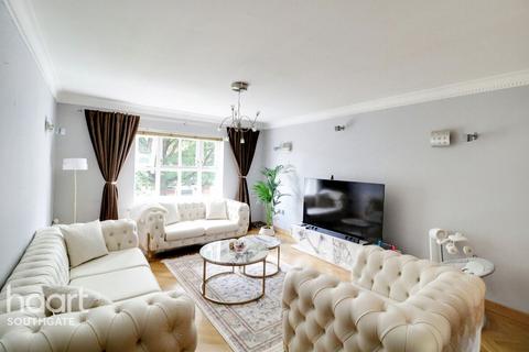 2 bedroom apartment for sale, Pickard Close, London