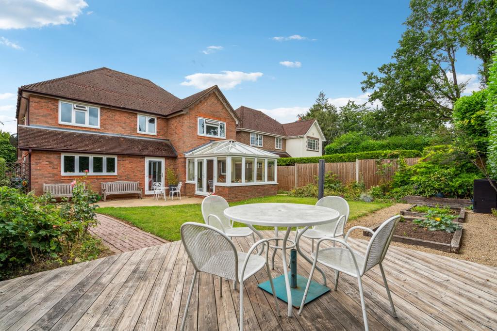 Denham Walk, Chalfont St Peter, Buckinghamshire 5 bed detached house