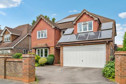 5 bedroom detached house for sale, Denham Walk, Chalfont St Peter, Buckinghamshire