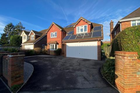 5 bedroom detached house for sale, Denham Walk, Chalfont St Peter, Buckinghamshire