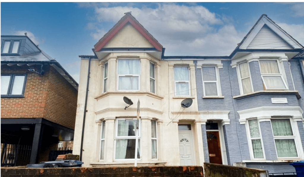 Southall, UB1 3 bed terraced house £2,100 pcm (£485 pw)