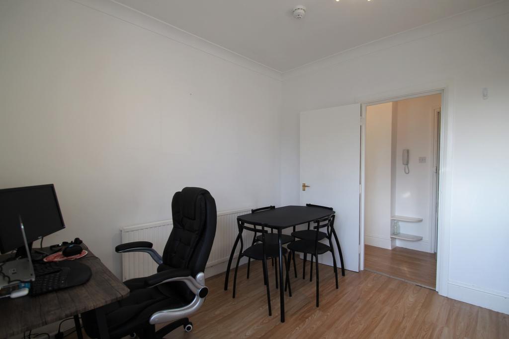 Apartment in London - View 2