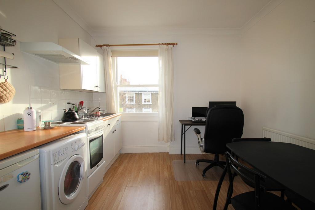Apartment in London - View 3