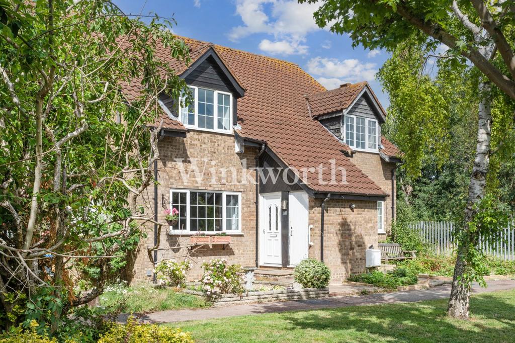 Mahon Close, Enfield, EN1 1 bed terraced house £285,000