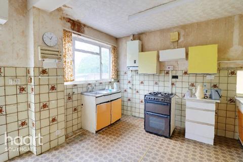 15 Wynchgate, London, N14 6RP