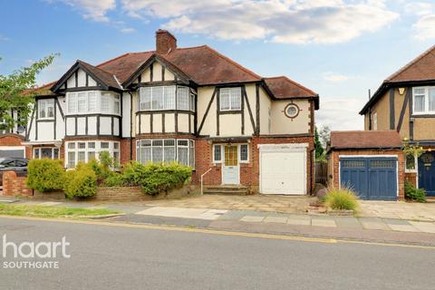 15 Wynchgate, London, N14 6RP