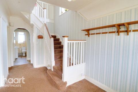 15 Wynchgate, London, N14 6RP