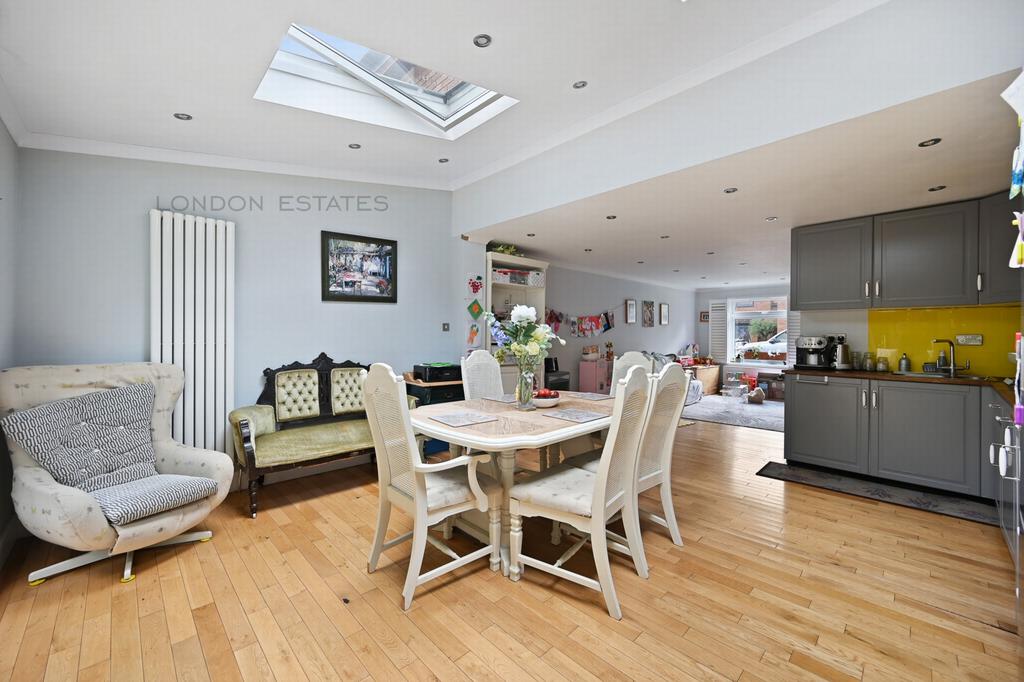 Oliver Close, Chiswick, W4 4 bed house for sale £950,000