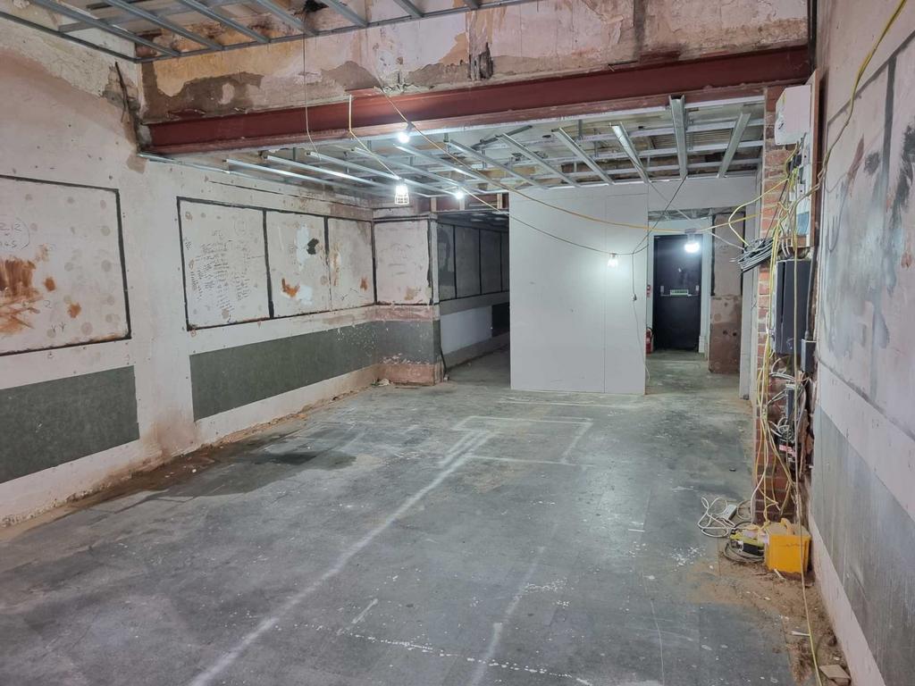 Darkes Lane, Potters Bar Retail property (high street) £1,875 pcm (£
