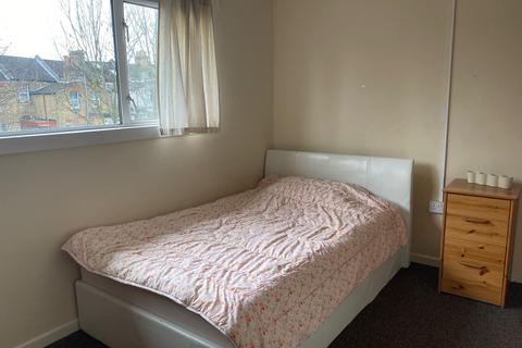 1 bedroom in a house share to rent, St. Mary's Road, London N9