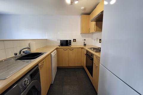 2 bedroom flat to rent, Clayburn Street, Hulme, Manchester. M15 5EA