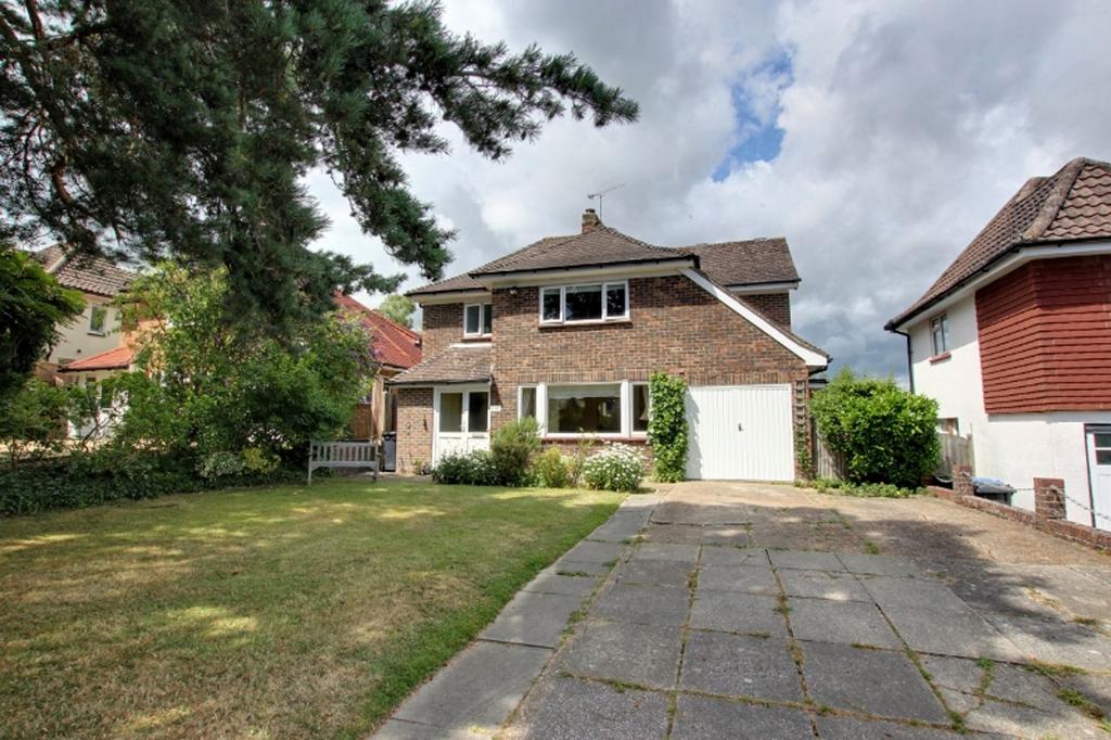 Harlands Road, Haywards Heath, RH16 4 bed detached house for sale £
