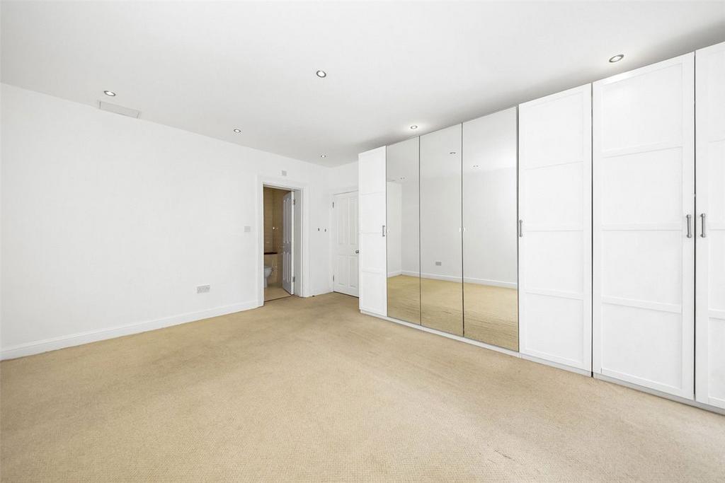 Walk-in wardrobe