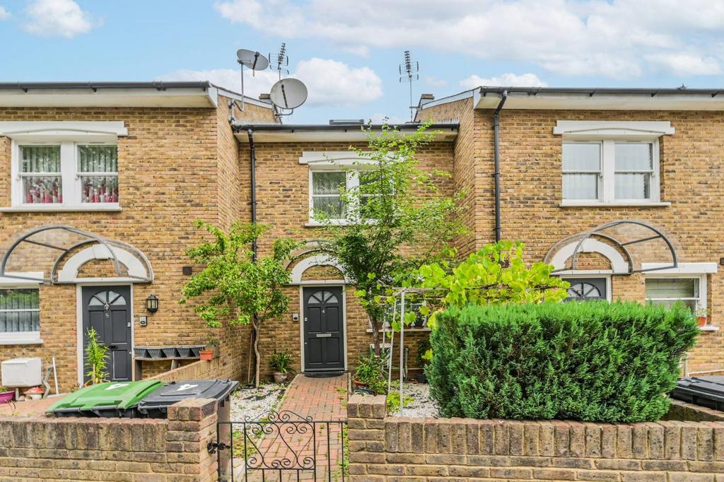 Trinity Road, Wood Green, London, N22 3 bed terraced house for sale £