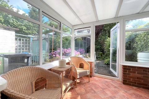 1 Cliffe Way, Warwick, CV34 5JF