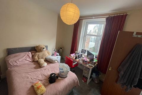 4 bedroom flat to rent, Baker Street, Stirling Town, Stirling, FK8