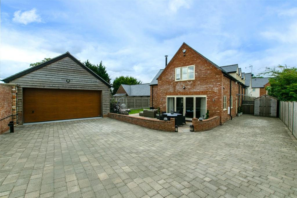 Stoke Hammond, Bucks MK17 3 bed barn conversion for sale £645,000
