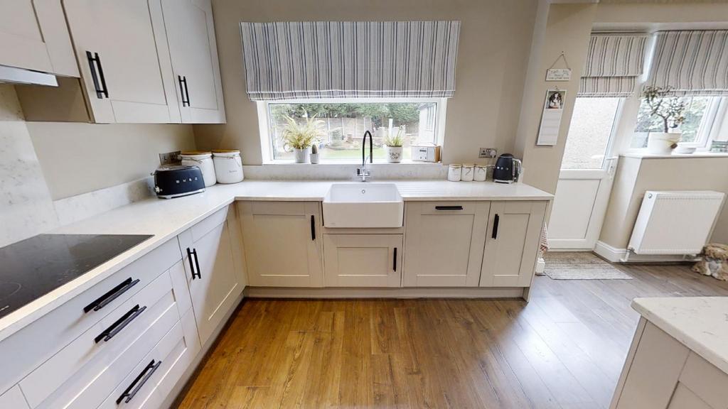 Silverdale Avenue, Manchester M25 4 bed house £500,000