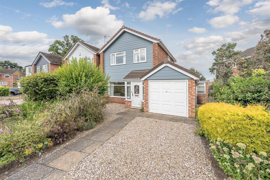 Grantley Crescent, Kingswinford, DY6 9EF 3 bed detached house £350,000