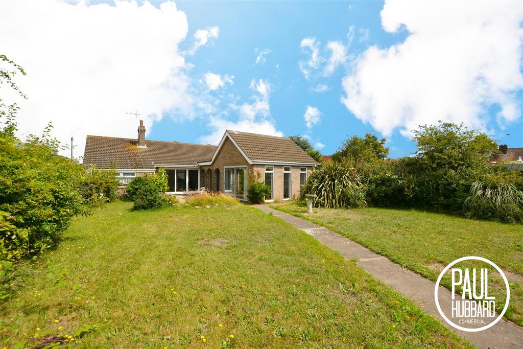Harrington Avenue, Gunton, NR32 4 bed detached bungalow for sale £375,000