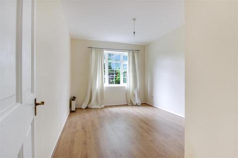 2 bedroom flat to rent, Fyfield Road, Enfield