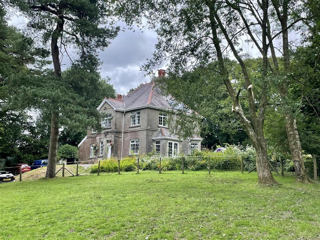 Bethesda Road, Tumble, Llanelli 4 bed property with land for sale £