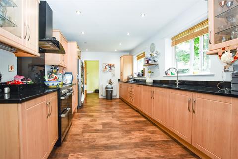2 Bladons Walk, Kirk Ella, Hull, HU10 7AX