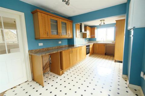 3 bedroom semi-detached house for sale - Dene Road, Skelmanthorpe, Huddersfield, HD8 9BU
