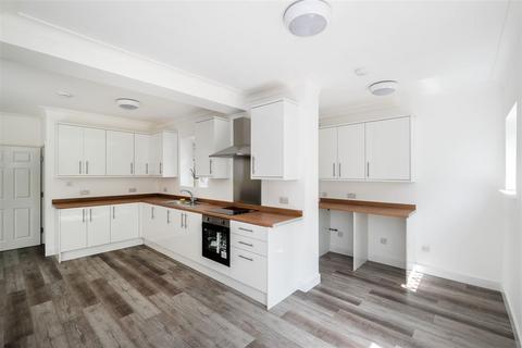 3 bedroom semi-detached house for sale - Woodberry Way, North Chingford